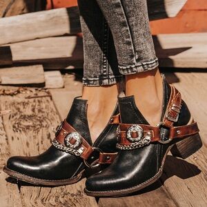 New Freebird Mystic Black Buckle Short Ankle Bootie size 7 Leather